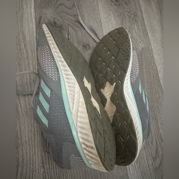 Adidas shoes - Picture 3 of 6